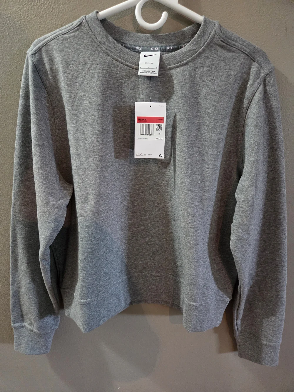 Nike Women’s Grey Crewneck Pullover Sweatshirt NWT
